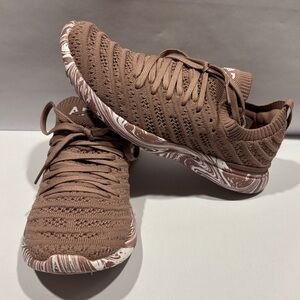 Women’s size 5 APL Techloom Wave athletic shoes
